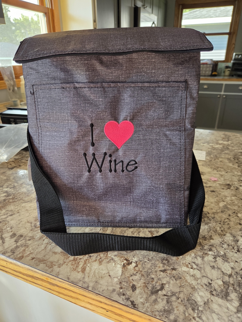 Insulated I Love Wine Tote Bag - with Pink Heart.  Thirty-One Picnic Thermal.